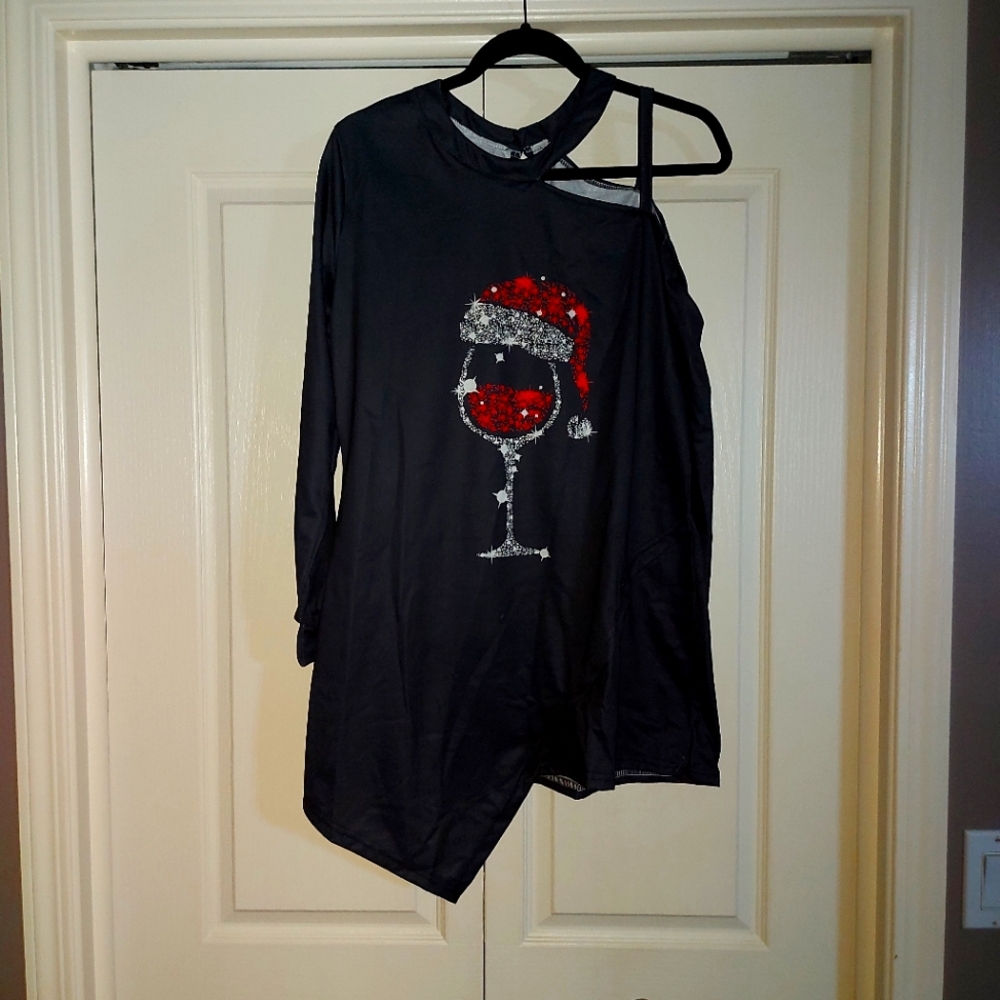 Black tunic with Santa hat on martini. XL. Never worn
